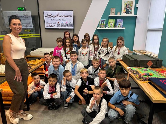 Першовересень завітав до нас із рясним осіннім дощем, проте зігрітим теплом дитячих сердець!