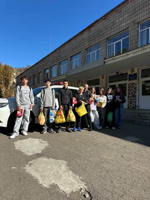 Учні нашого закладу долучилися до доброї справи — акції зі збору корму для наших чотирилапих друзів.